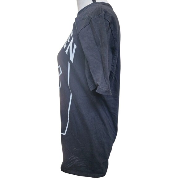 McQueen and the Violet Fog Tee Black Size Medium 2 Sides - Picture 5 of 6